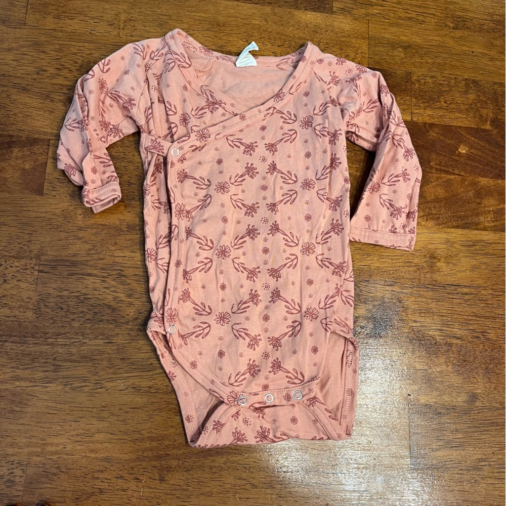 Kate Quinn Dusty Rose Floral Bodysuit With Size Snaps Size 6-12 Months